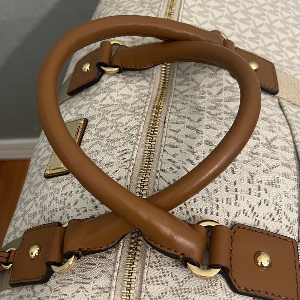 Michael Kors Cream and Tan Weekender Bag - Picture 11 of 11